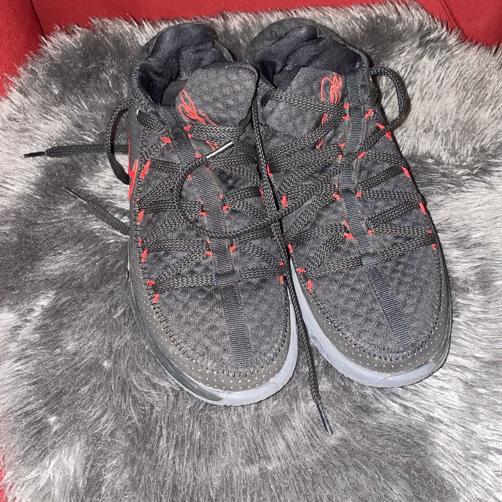 Authentic Nike lebron 17 low EP Need, men size 8.5 very good condition, no box.